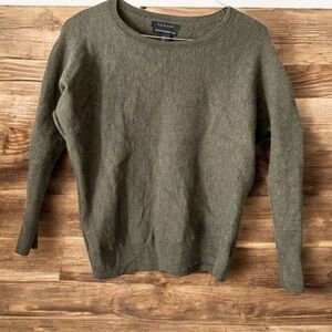 Tahari Woman 100% Merino Wool Sweater Green Crew Neck Pullover Size‎ M